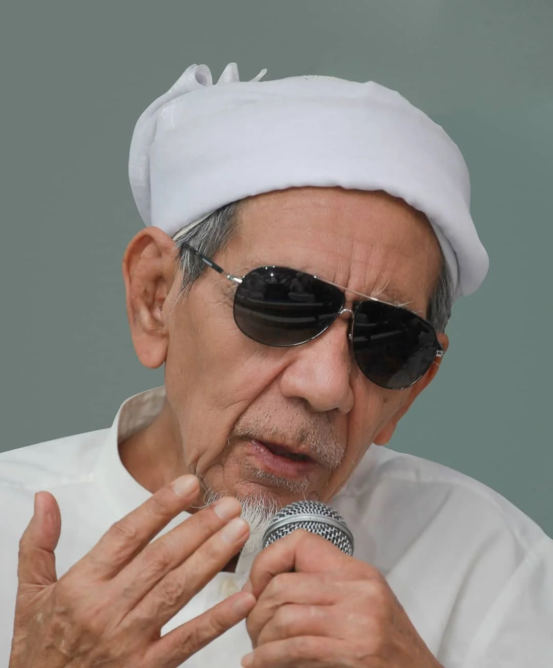 SIMBAH KAPUNDUT... Kyai Haji Maimun Zubair (Mbah Moen) Rembang 28 Oktober 1928 - Mekkah 6 Agustus 2019