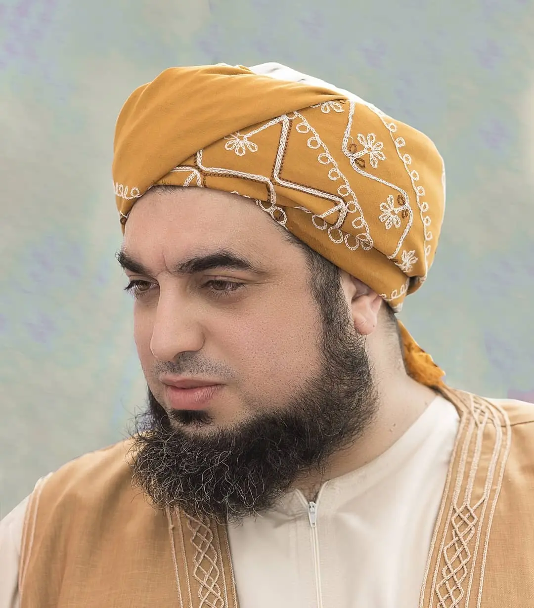 ‘Aun Al-Qaddumi, (salah seorang tokoh dai Ahlus Sunnah wal Jamaah di Yordania dan pimpinan Lembaga Studi Syariah al-Ma’a