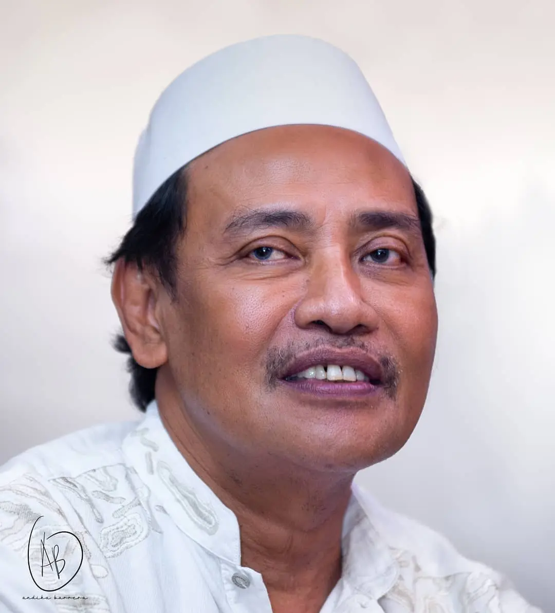 KH. Moh. Hasan Mutawakkil 'Alallah, S.H., M.M